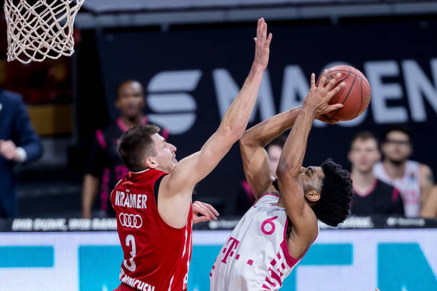 将球送入网 将球送入网